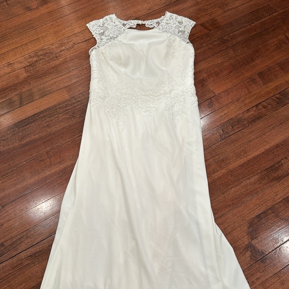 David’s Bridal Wedding Gown - Ivory size 14 - only tried on not worn or altered - Picture 3 of 14
